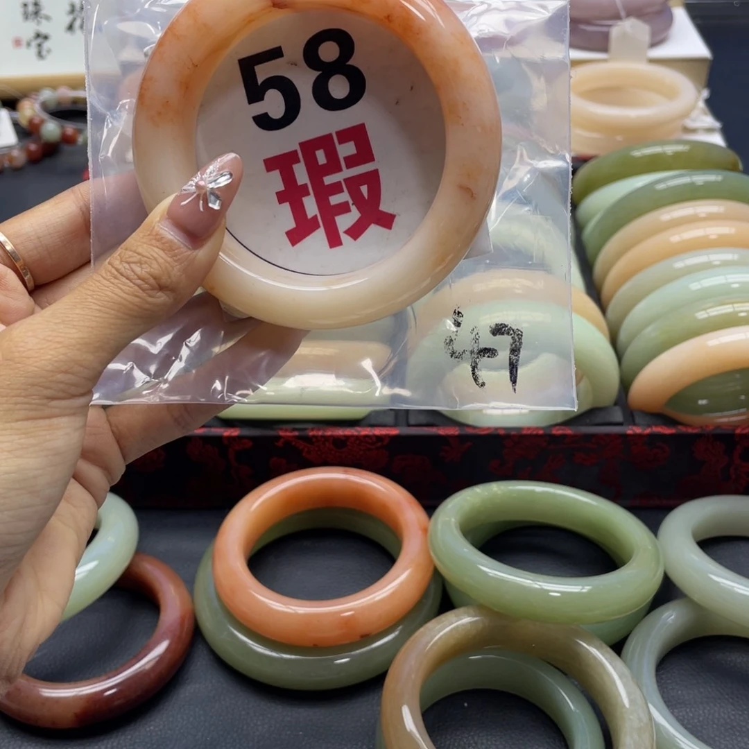 未镶嵌手镯石英岩玉
