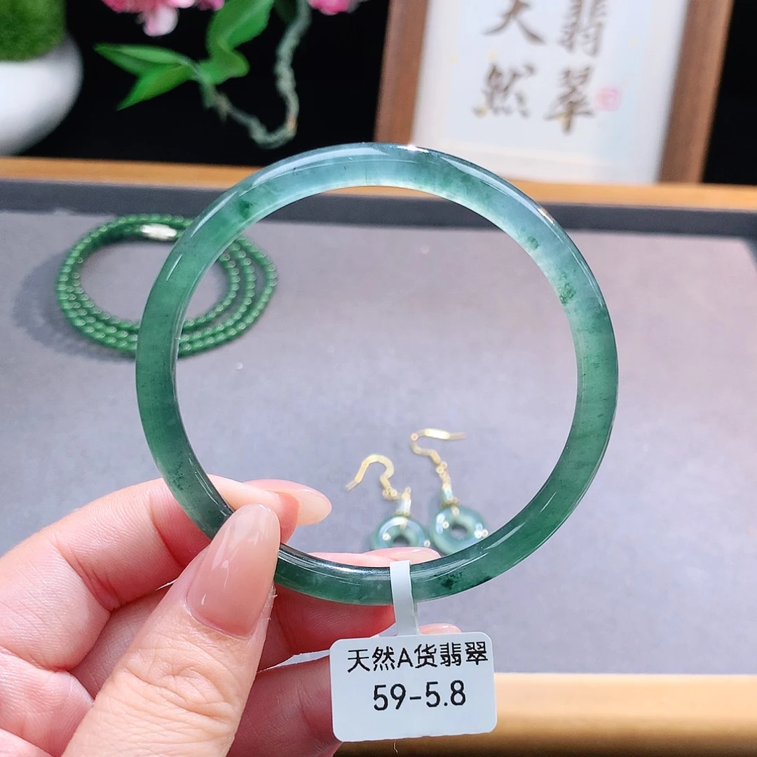 未镶嵌手镯（圆镯）翡翠