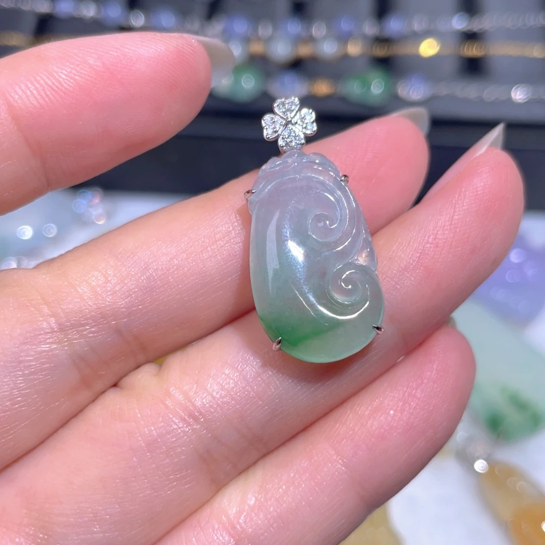 颈饰18K金镶嵌翡翠翡翠