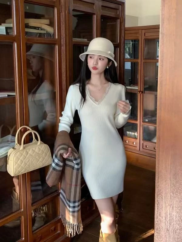 [DARUI]蕾丝拼接针织连衣裙秋冬修身显瘦气质毛衣内搭长款裙9076