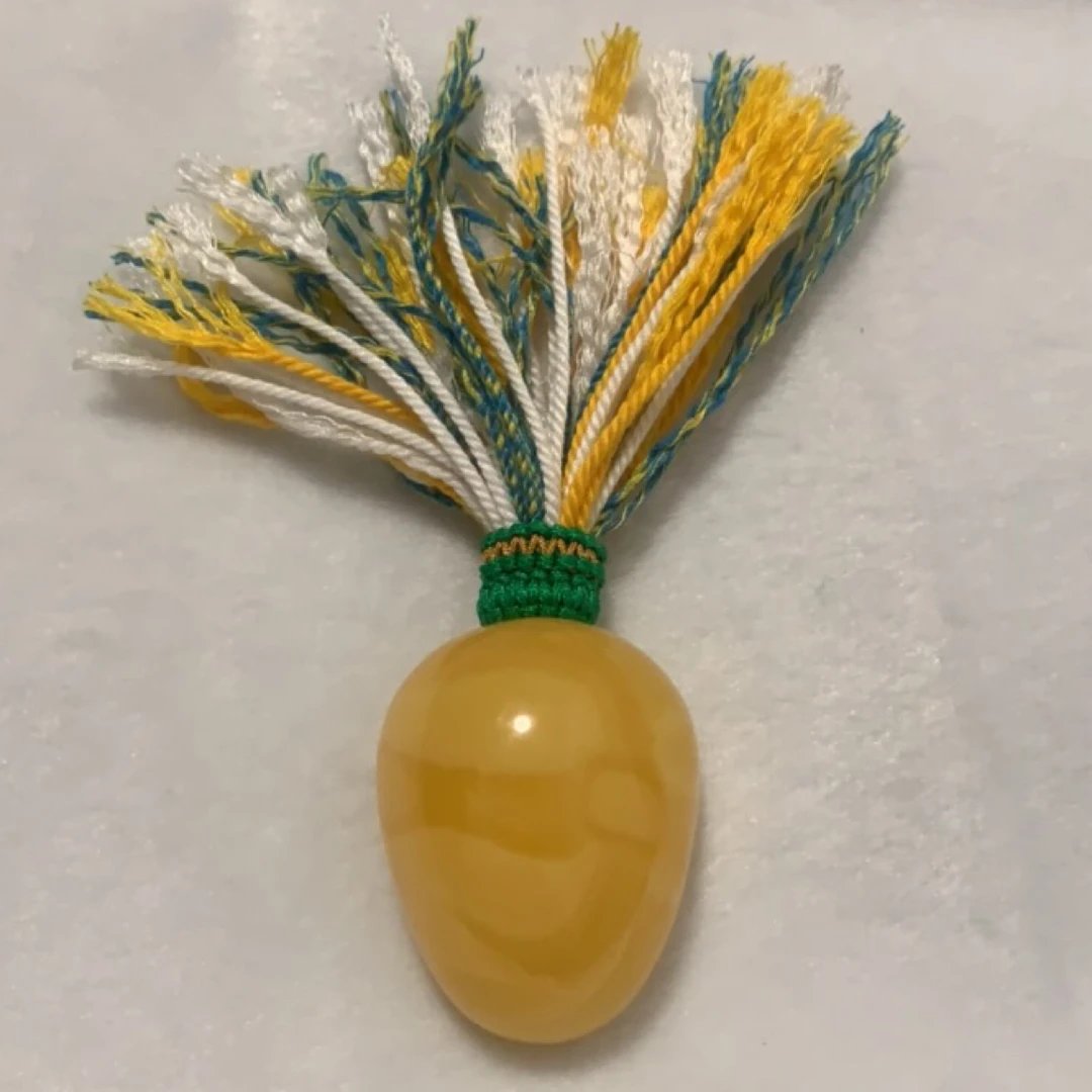 琥珀蜜蜡水滴形挂件diy创意萝卜手把件鸡油黄蜡实妖花精美吊坠