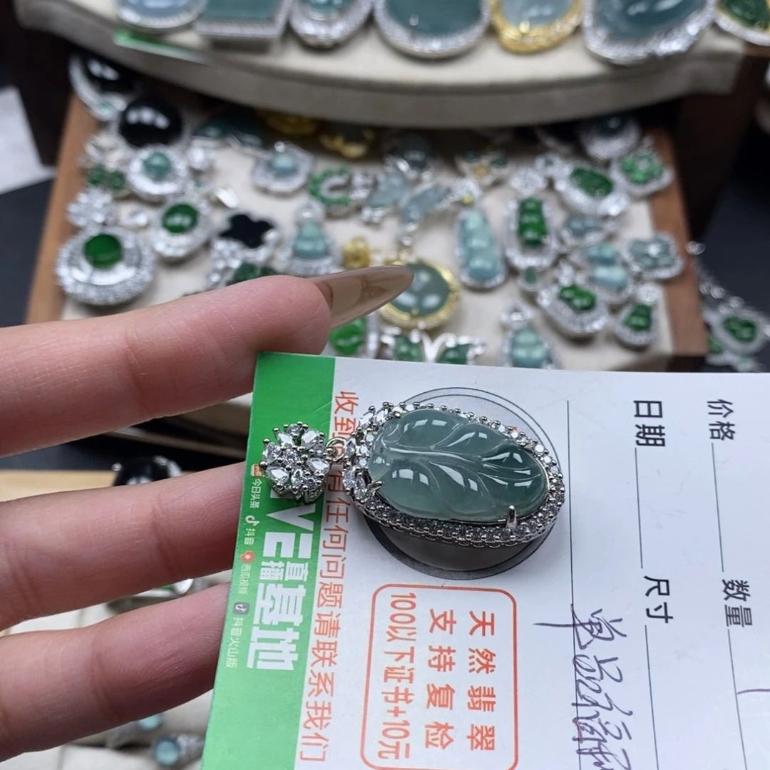 翡翠颈饰未镶嵌翡翠