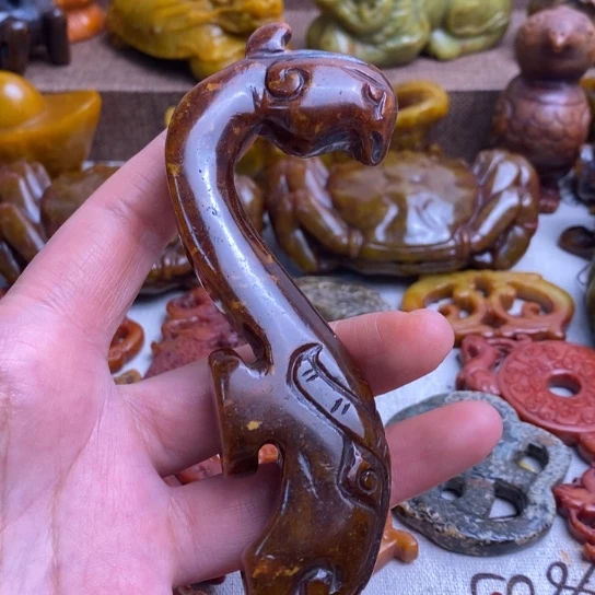 蛇纹石玉未镶嵌颈饰