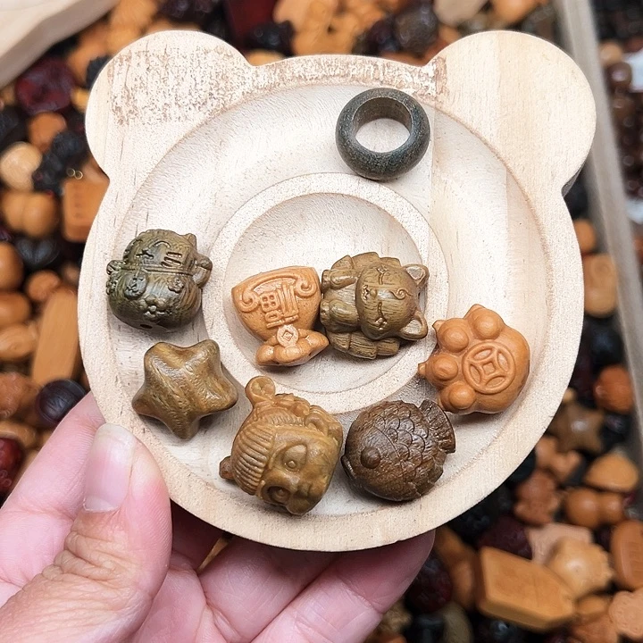 大叶紫檀（黑酸枝木类）杨**?