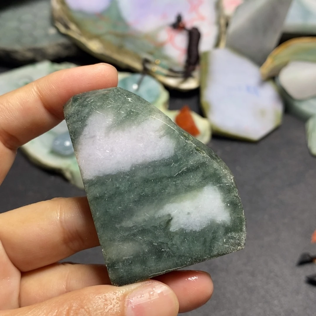 翡翠未镶嵌颈饰料子