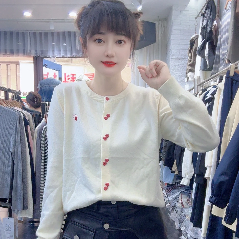 秋季新品爱心设计百搭时尚圆领长袖针织衫毛衣女通勤精致高品质潮