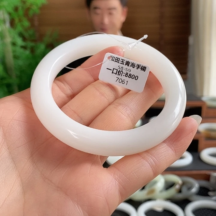 和田玉未镶嵌手镯7061