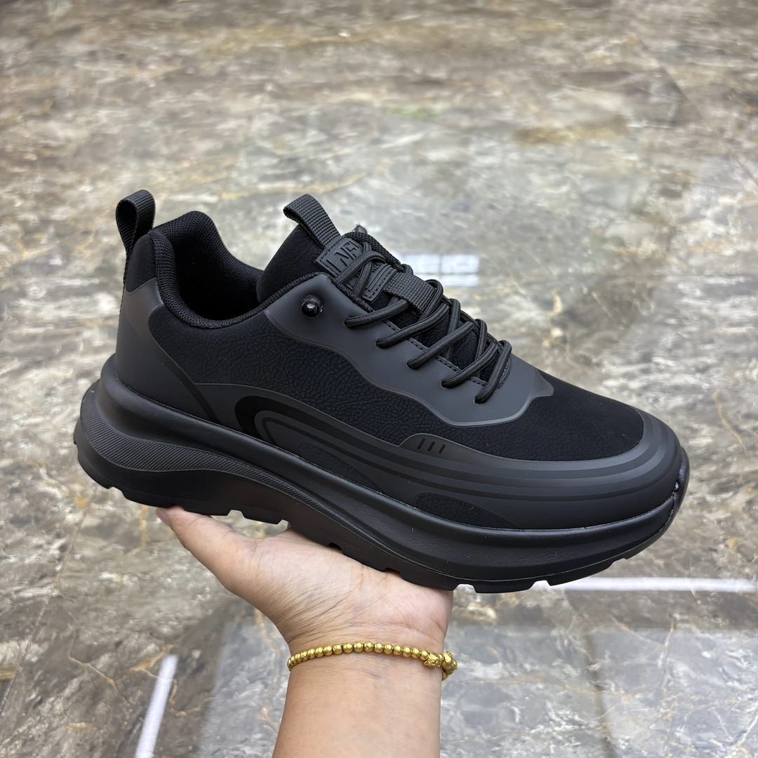 2025秋季新款皮面男鞋休闲运动鞋户外系带软底黑轻便百搭轻便防滑