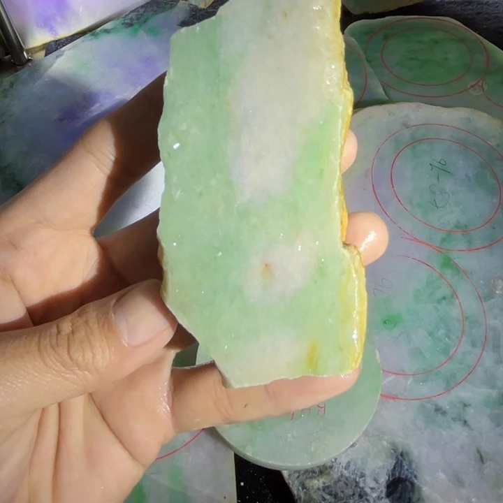 翡翠未镶嵌挂件片料