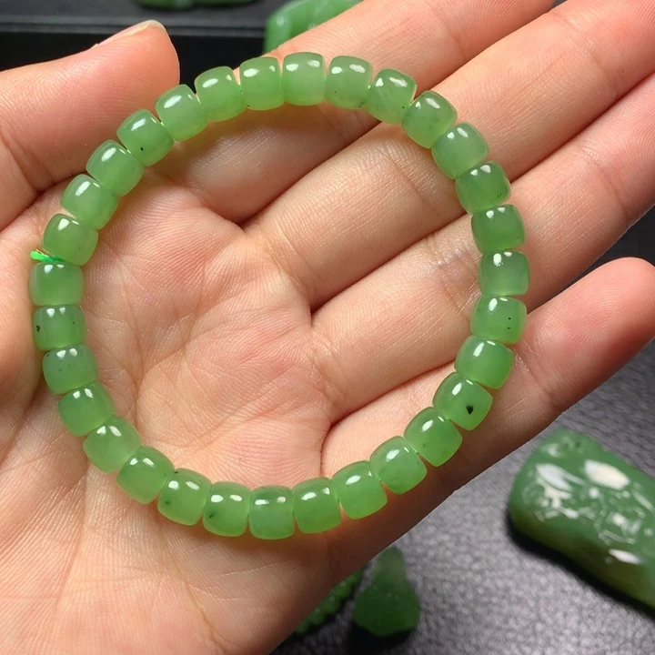羊***意颈饰未镶嵌和田玉