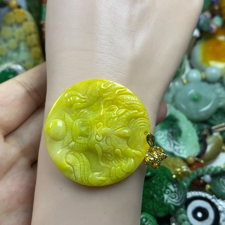 翡翠未镶嵌吊坠(赠链)