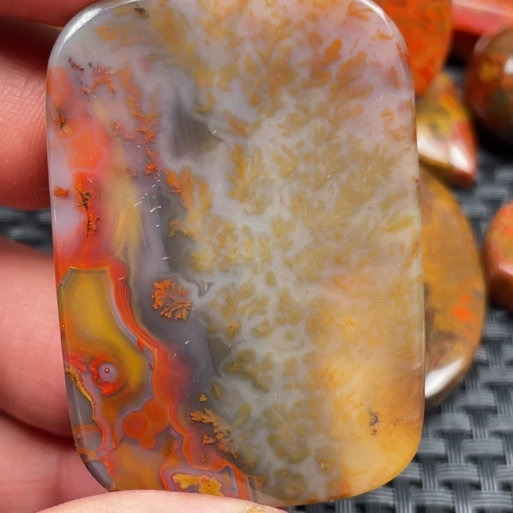 梅***子玛瑙/玉髓吊坠(不含链)未镶嵌