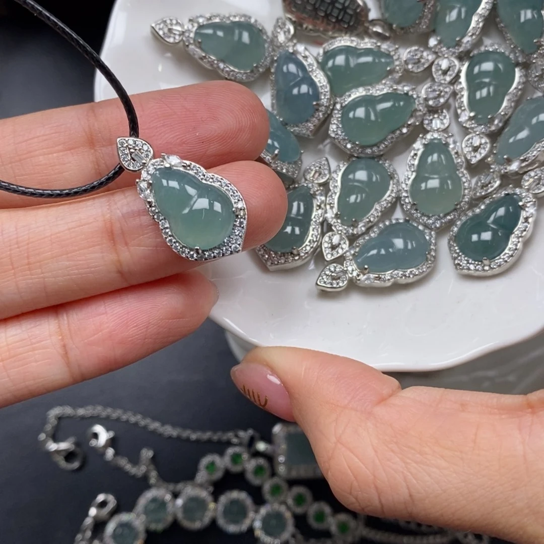 翡翠颈饰未镶嵌翡翠