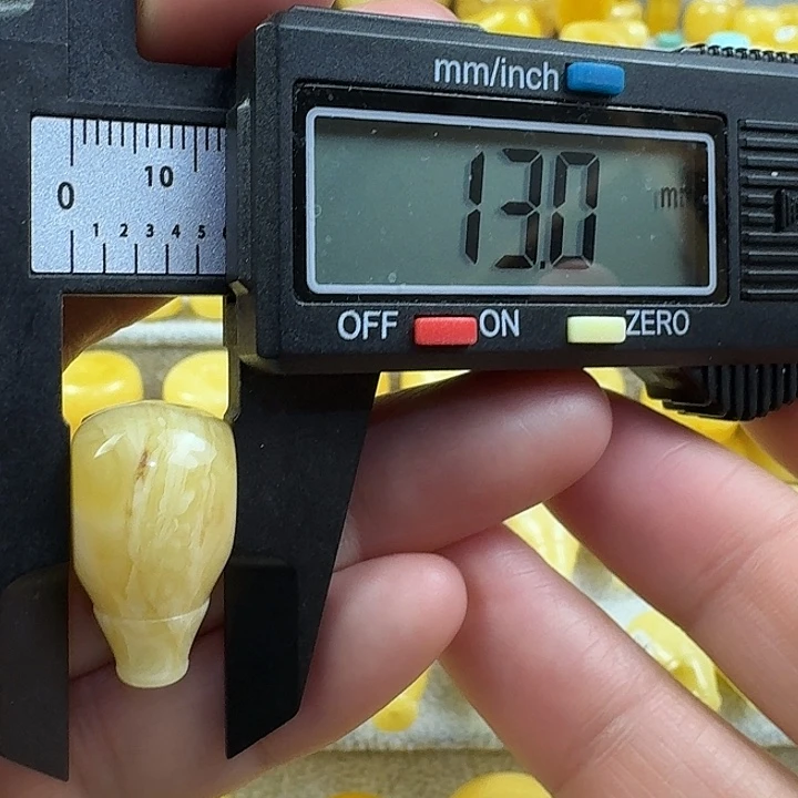 蜜蜡未镶嵌裸石29杂