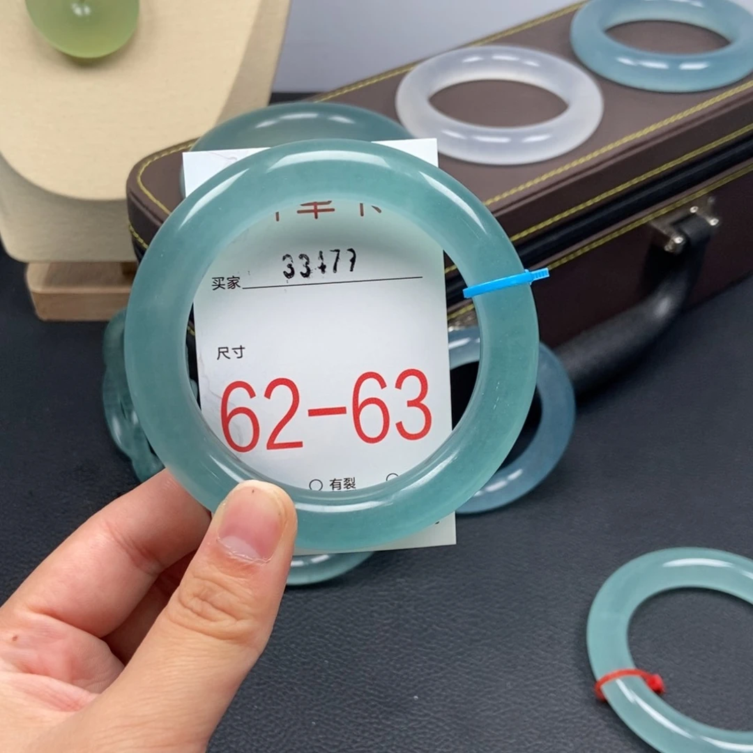 未镶嵌手镯石英质玉雾**鹿