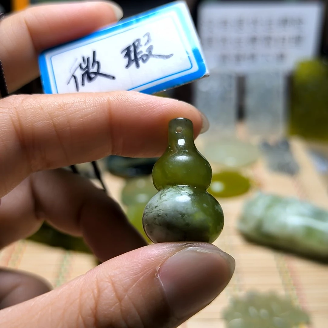 木***石蛇纹石玉未镶嵌颈饰