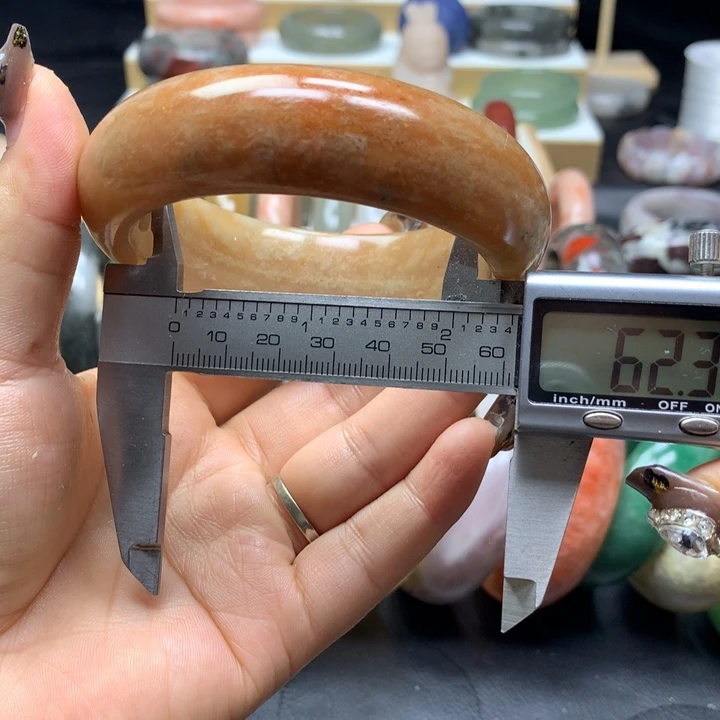 未镶嵌手镯石英质玉