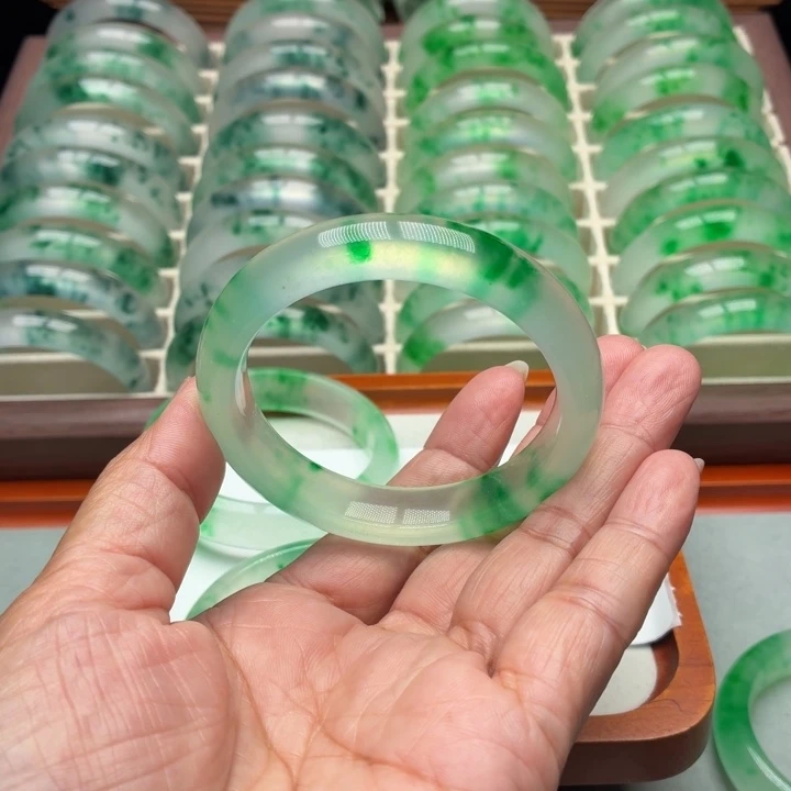 纯***～石英质玉未镶嵌手镯