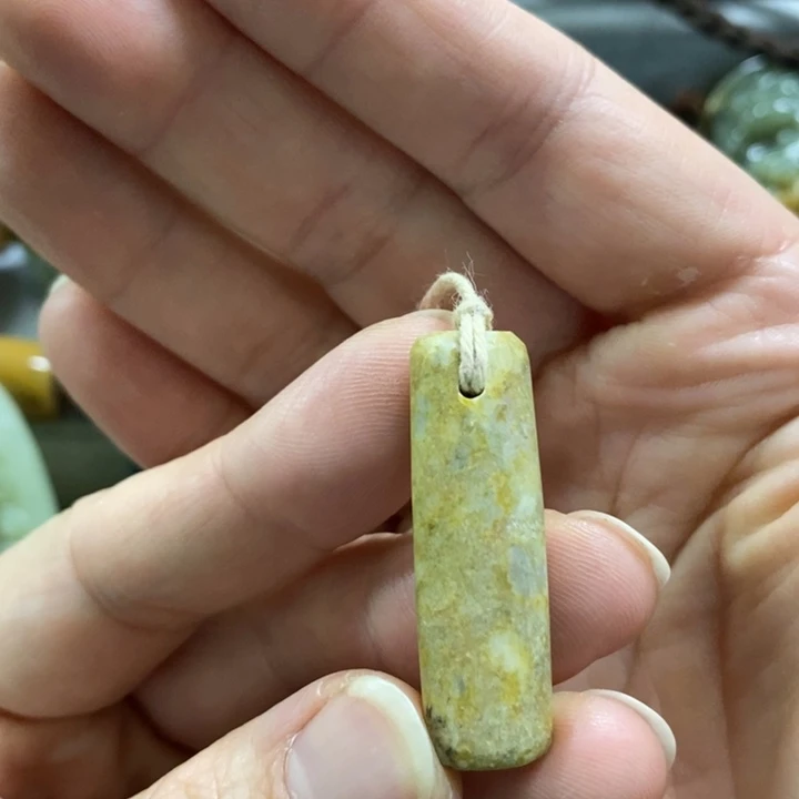 未镶嵌岫岩老玉（透闪石质玉）把件