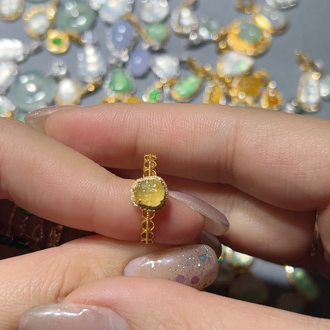 翡翠18K金镶嵌戒指