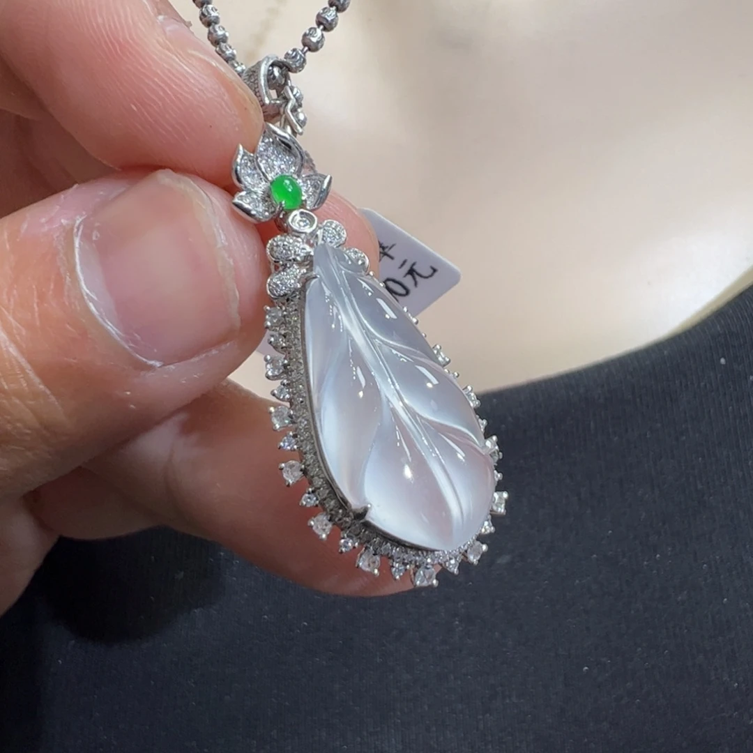 翡翠吊坠(不含链)18K金镶嵌