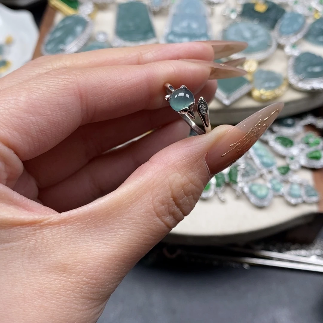 翡翠颈饰未镶嵌翡翠