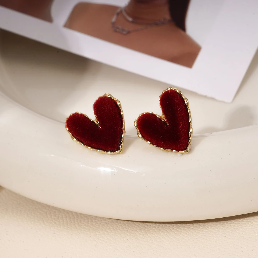 铜合金耳饰 少女风爱心水滴红色女耳钉气质小众圣诞毛绒N3214