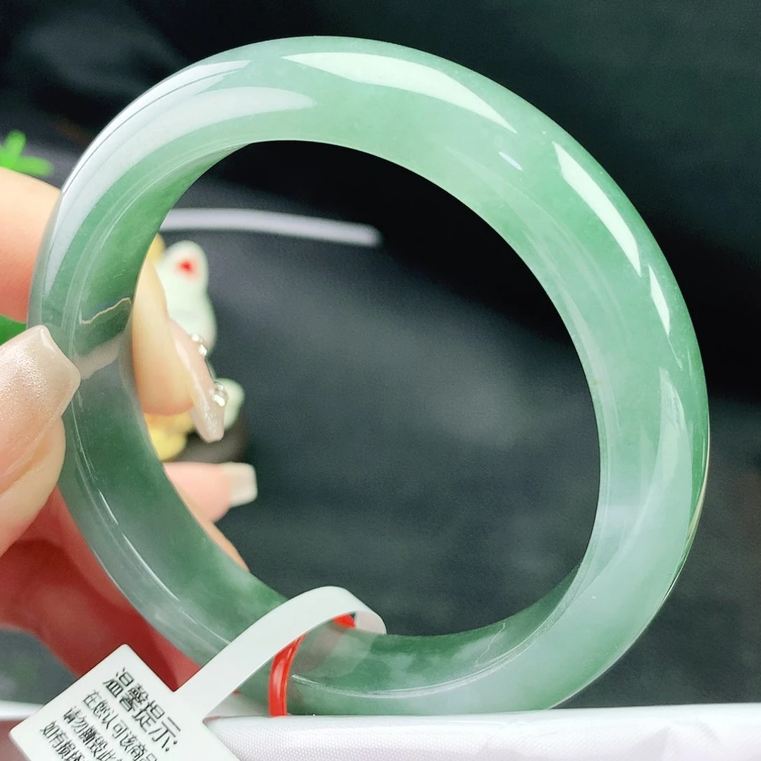 翡翠手镯未镶嵌57圈