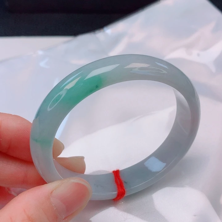 翡翠手镯（贵妃镯）未镶嵌56。57