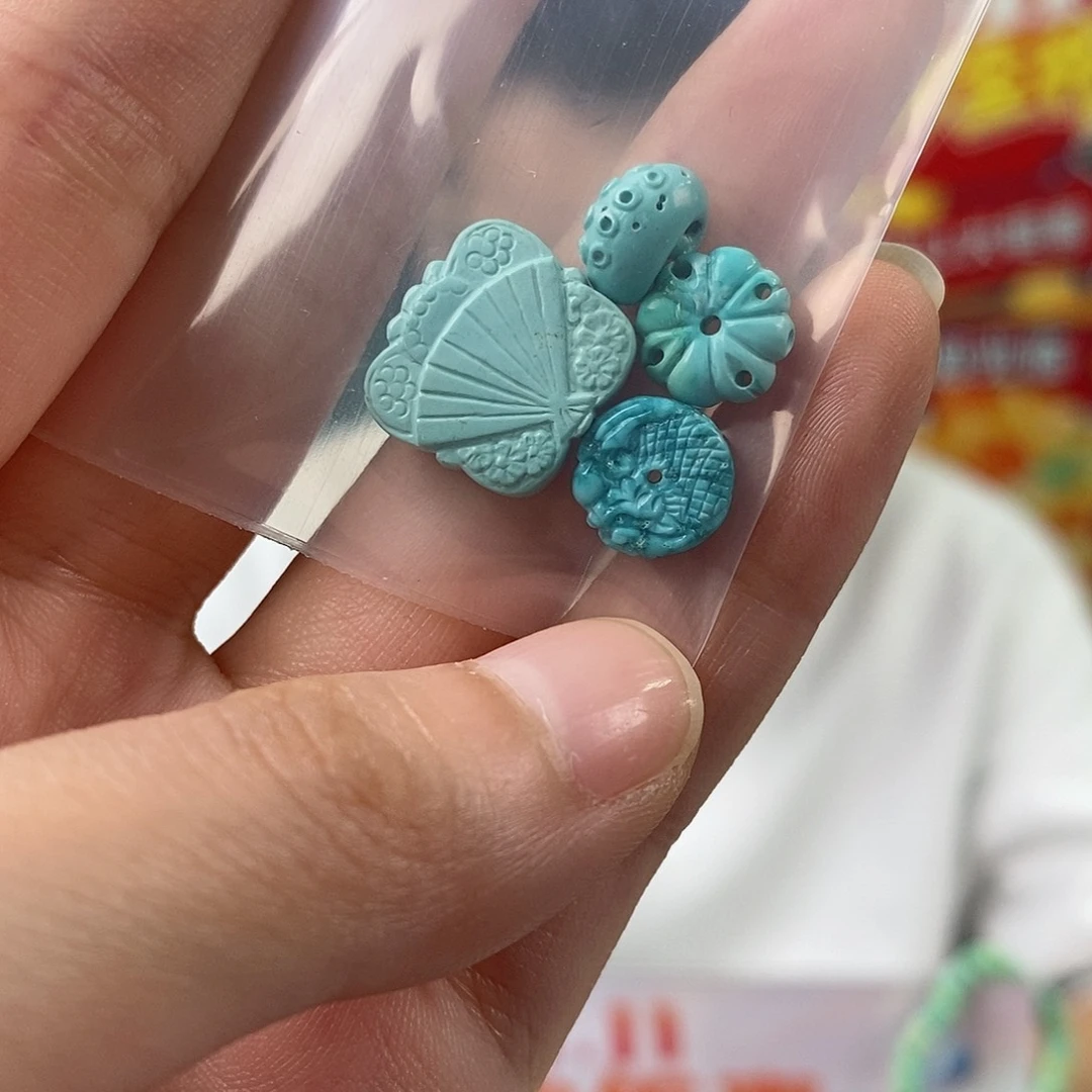 绿松石未镶嵌珠宝奇石