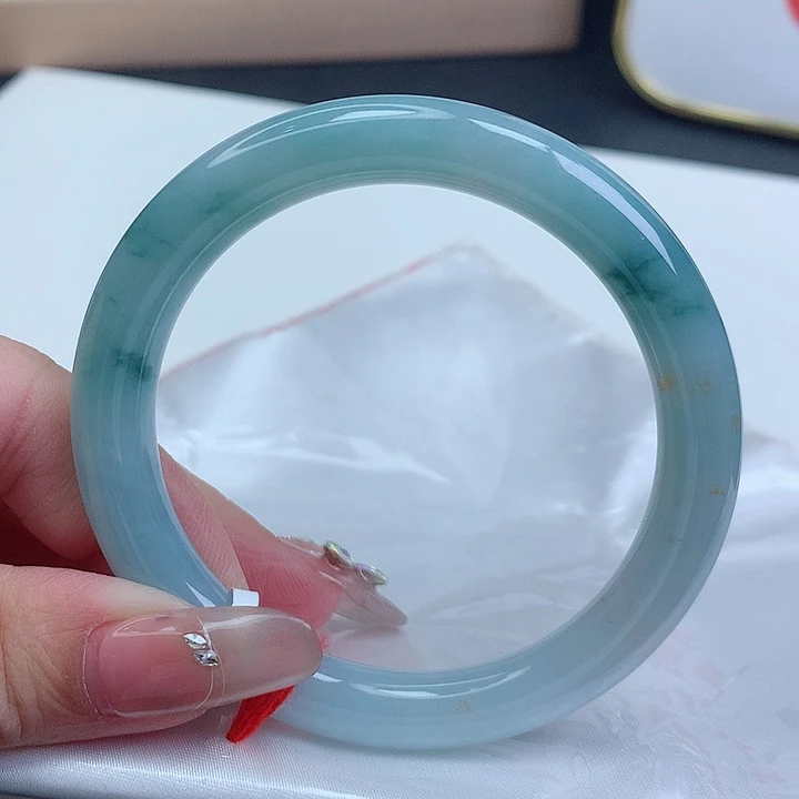 翡翠手镯未镶嵌55圈口