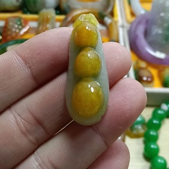 翡翠颈饰未镶嵌翡翠