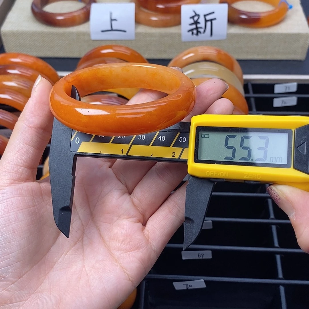 未镶嵌石英质玉（黄龙玉）手镯65号