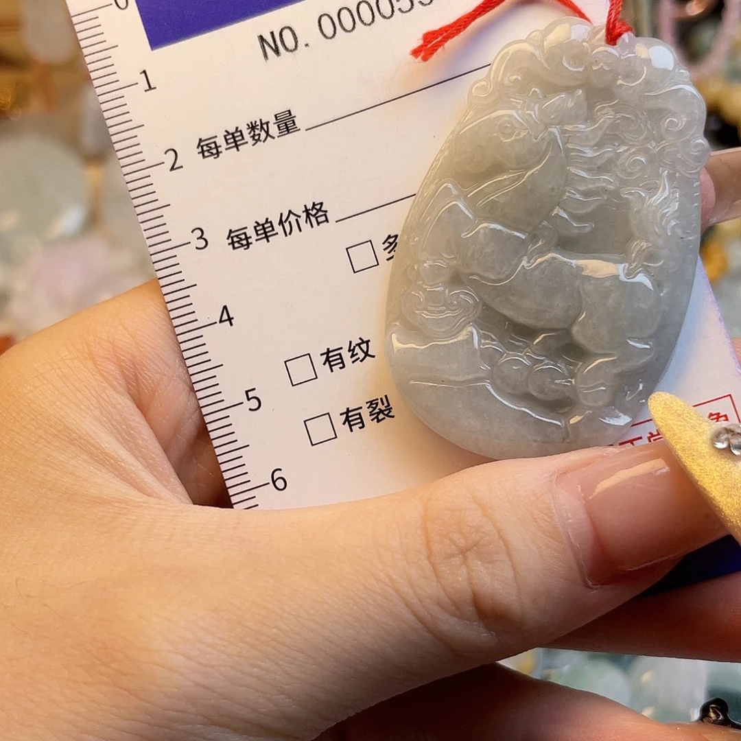 翡翠未镶嵌颈饰Hh