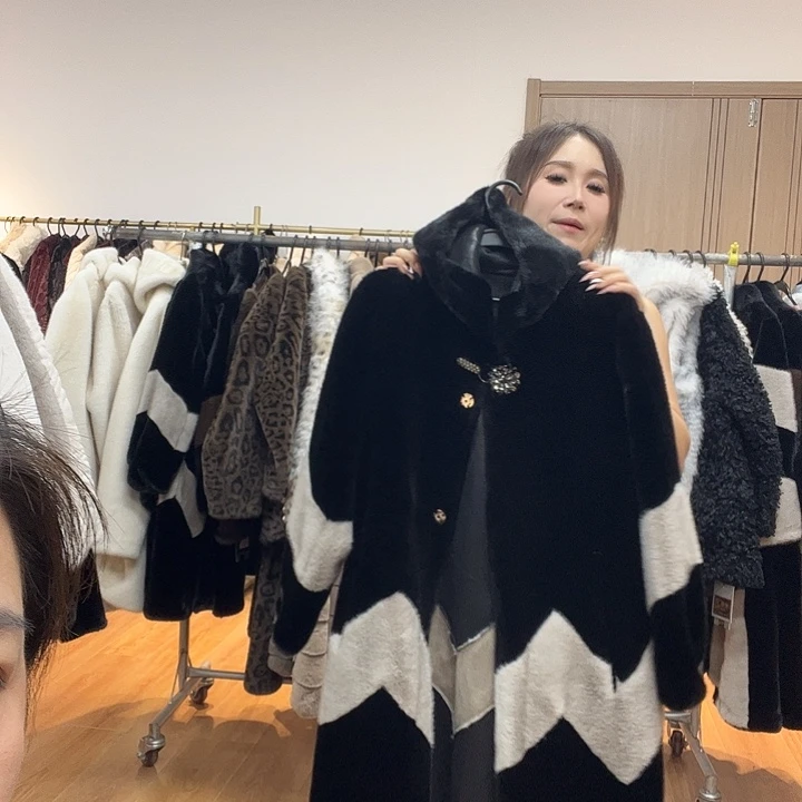 皮毛一体外套女短款