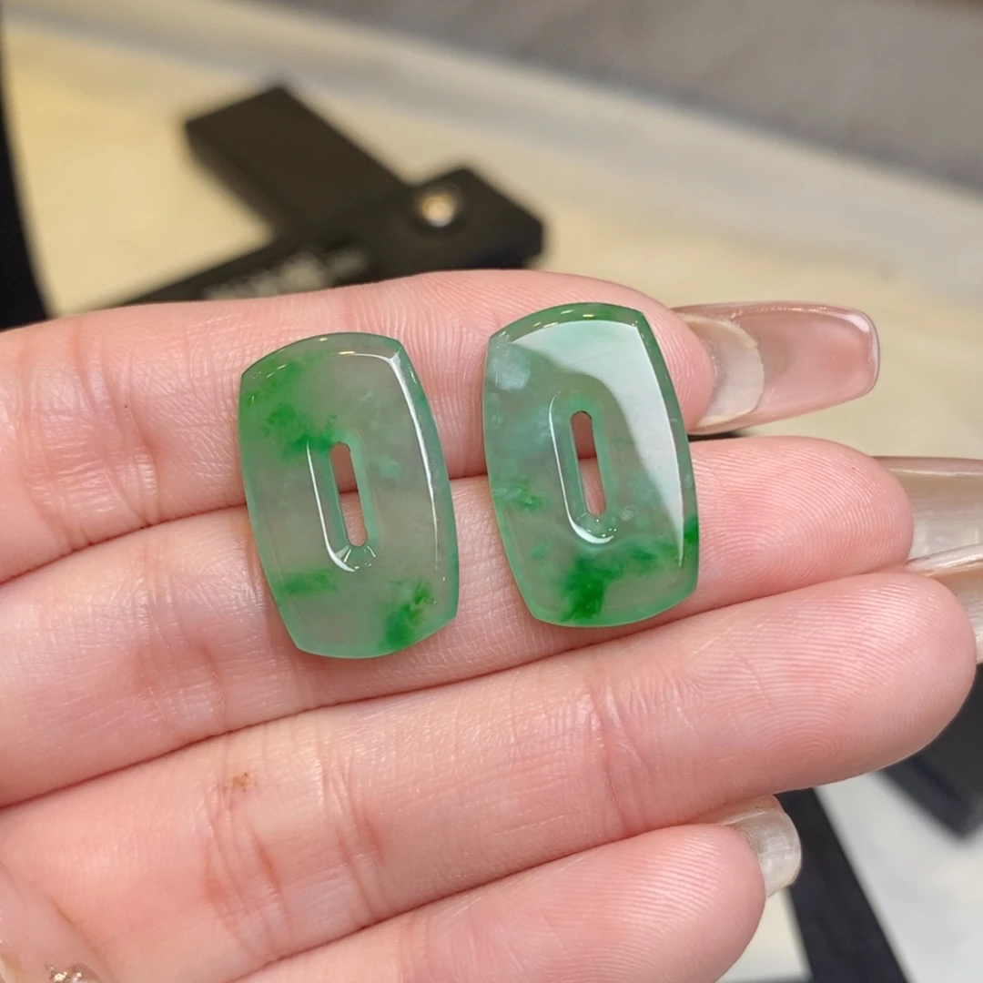 翡翠耳饰未镶嵌福贝