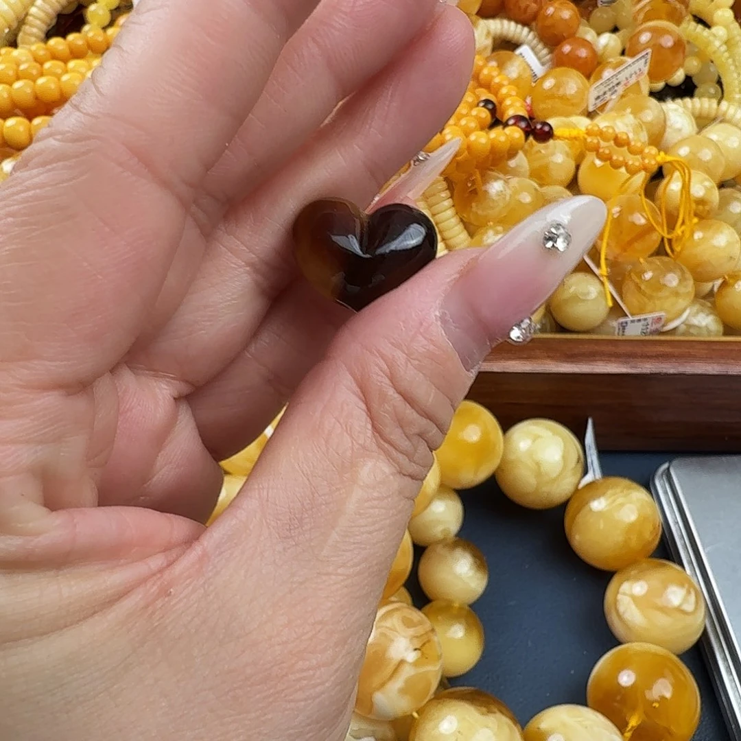 琥珀未镶嵌珠宝奇石