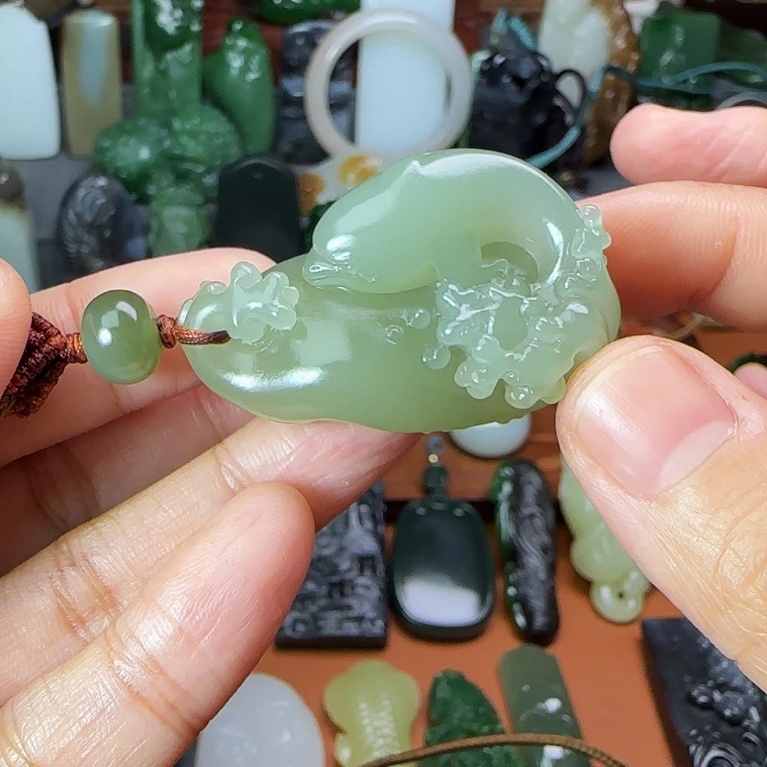 和田玉颈饰未镶嵌雅**士