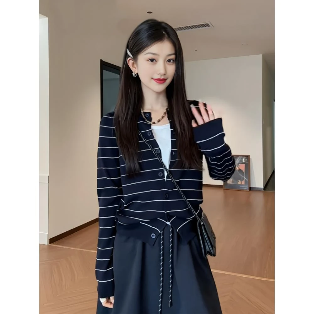 韩系藏青色条纹针织开衫女早秋新款显瘦罩衫外套撞色长袖法式上衣