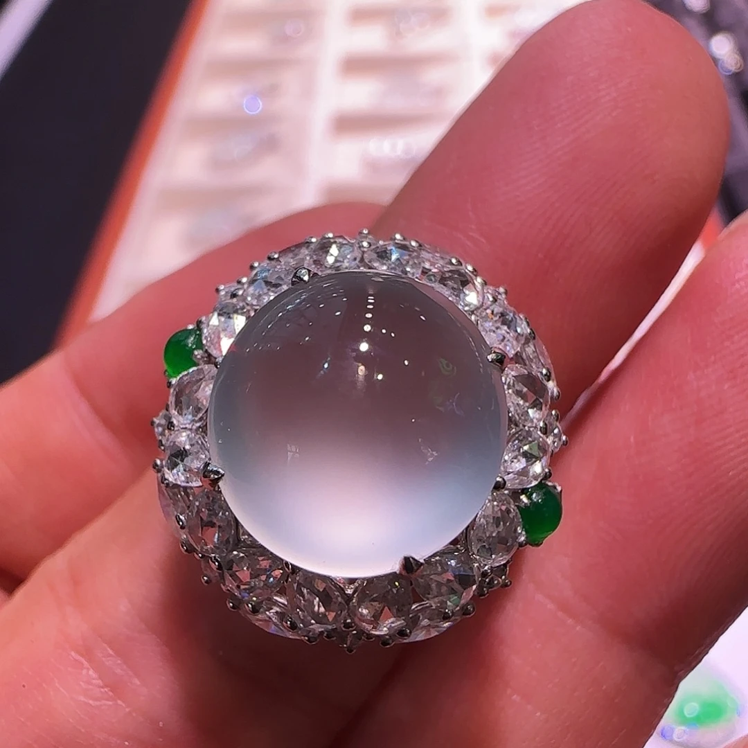 翡翠18K金镶嵌戒指