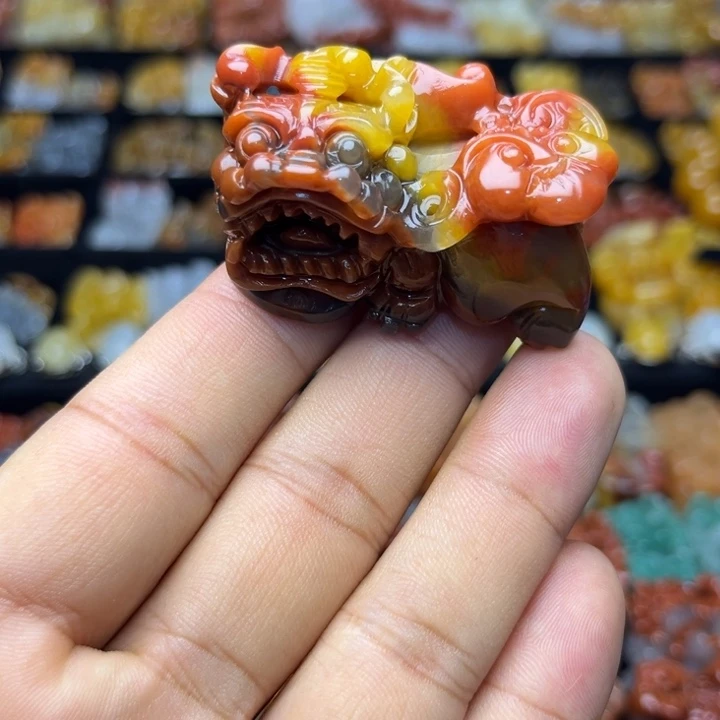未镶嵌石英质玉（黄龙玉）颈饰
