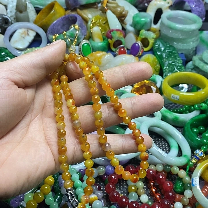 颈饰未镶嵌翡翠缅甸翡翠首饰市场