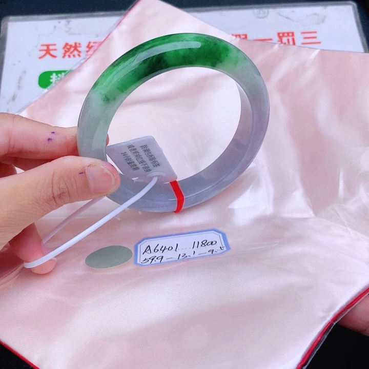 翡翠手镯未镶嵌翡翠