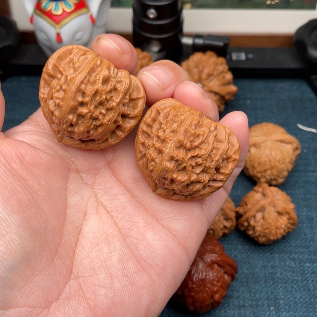 文玩核桃把件全品三角白40