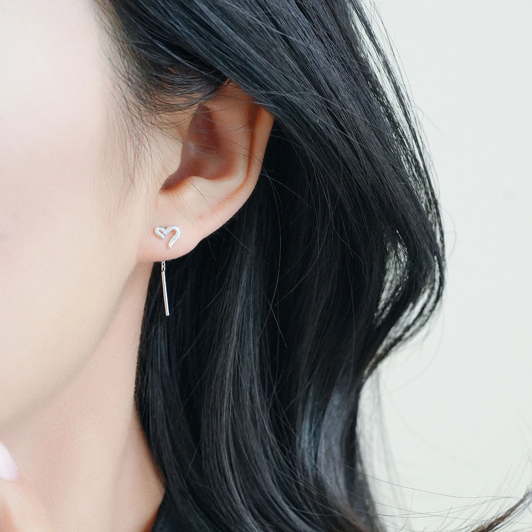 铜合金耳饰 线条爱心耳钉女简约小众高级流苏耳环2025新款爆款