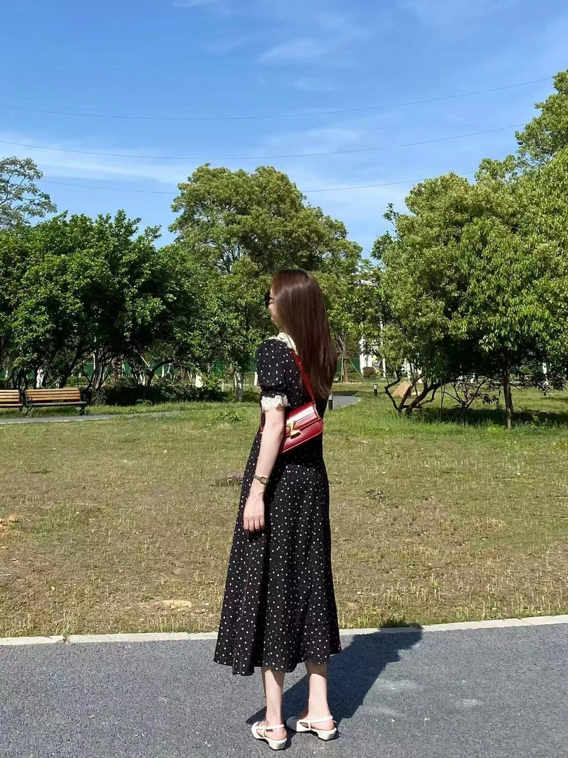 2025夏季新款高级小众不撞款裙子小个子独特掐腰黑色波点连衣裙女