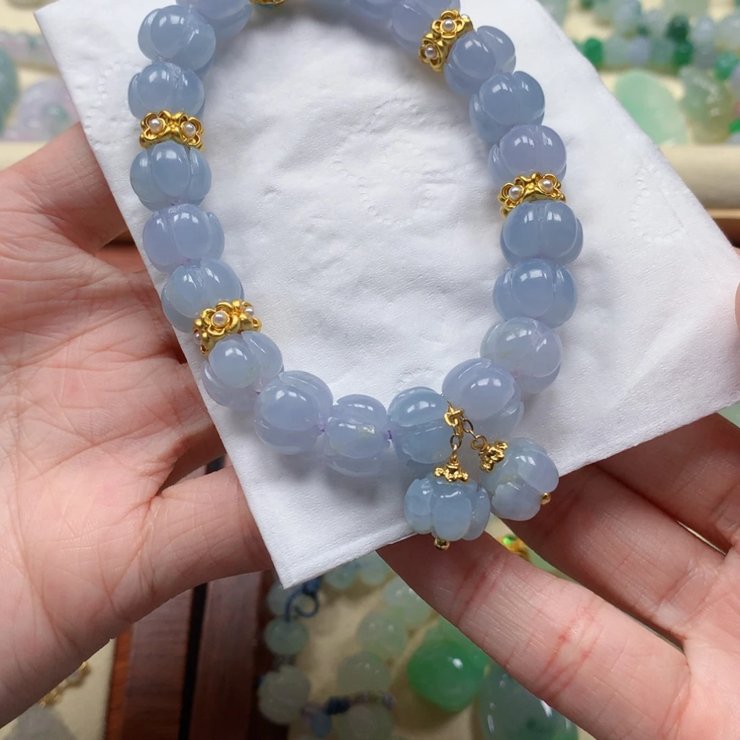 翡翠未镶嵌颈饰是