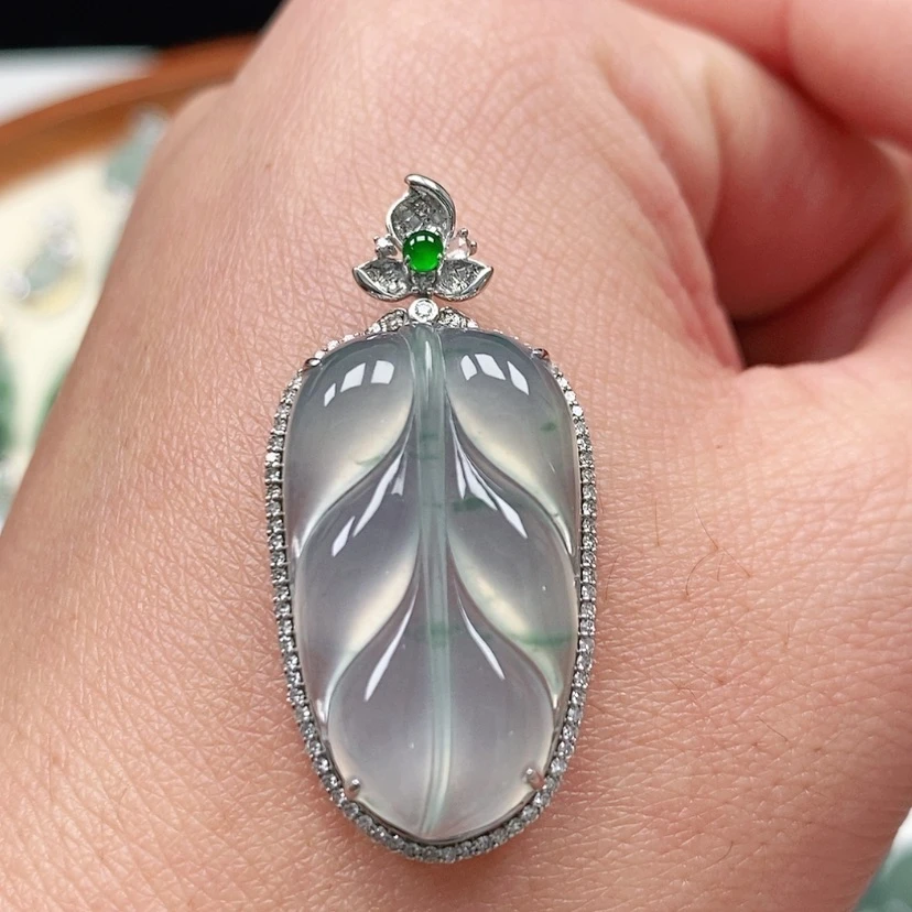 【闪购商品】翡翠吊坠(不含链)18K金镶嵌