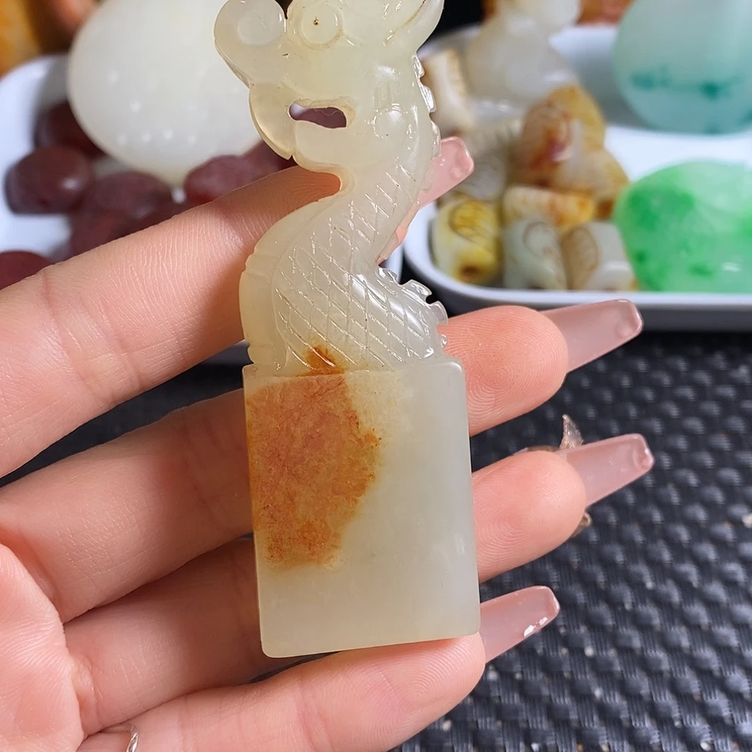 岫玉未镶嵌珠宝奇石