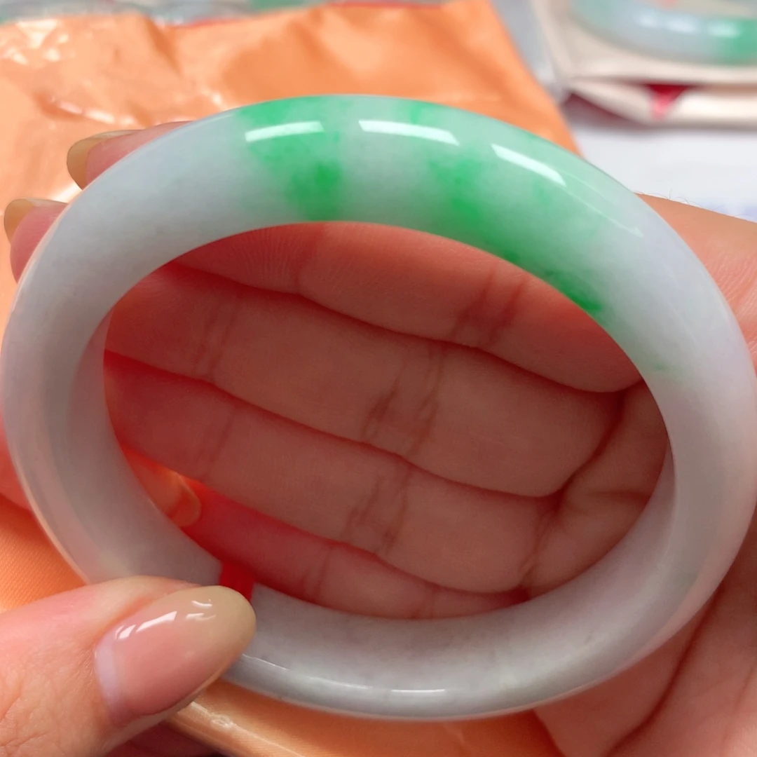 翡翠未镶嵌手镯12白底青阳绿